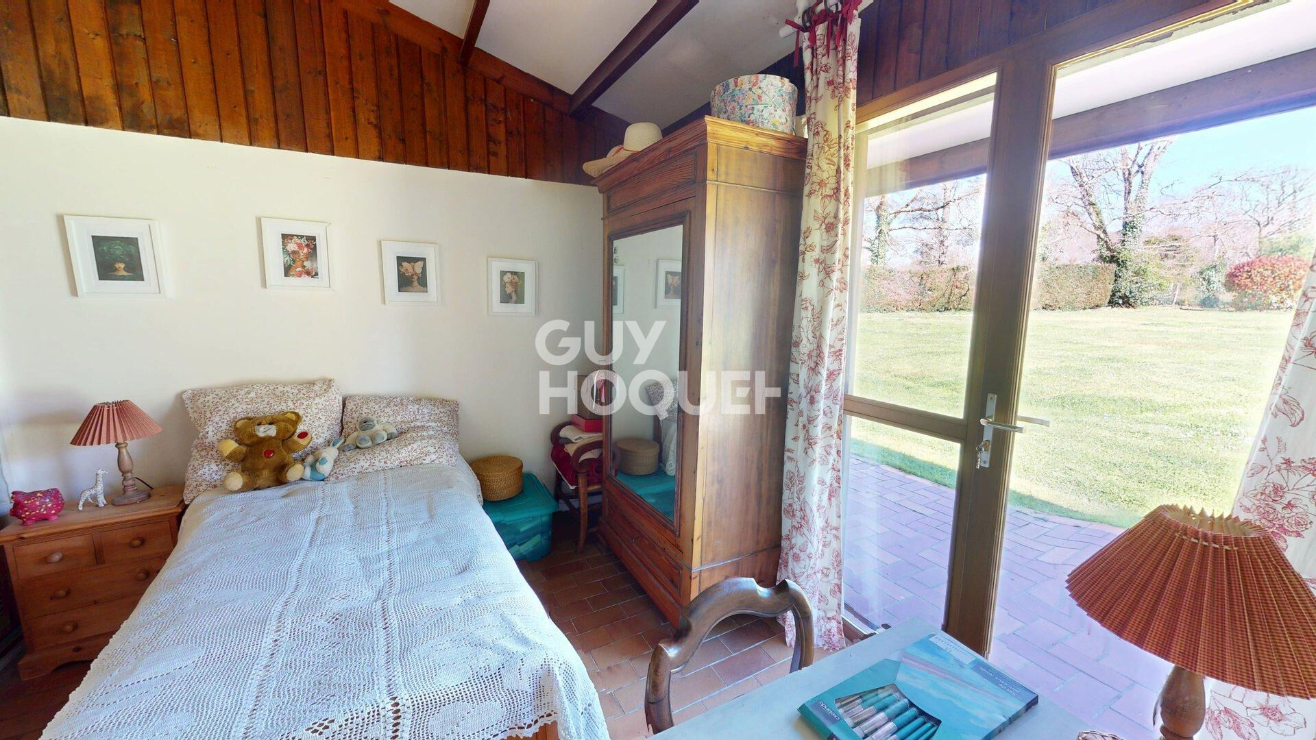 À Saint-Selve, cette Maison d'Architecte esprit bassin coche toutes les cases...