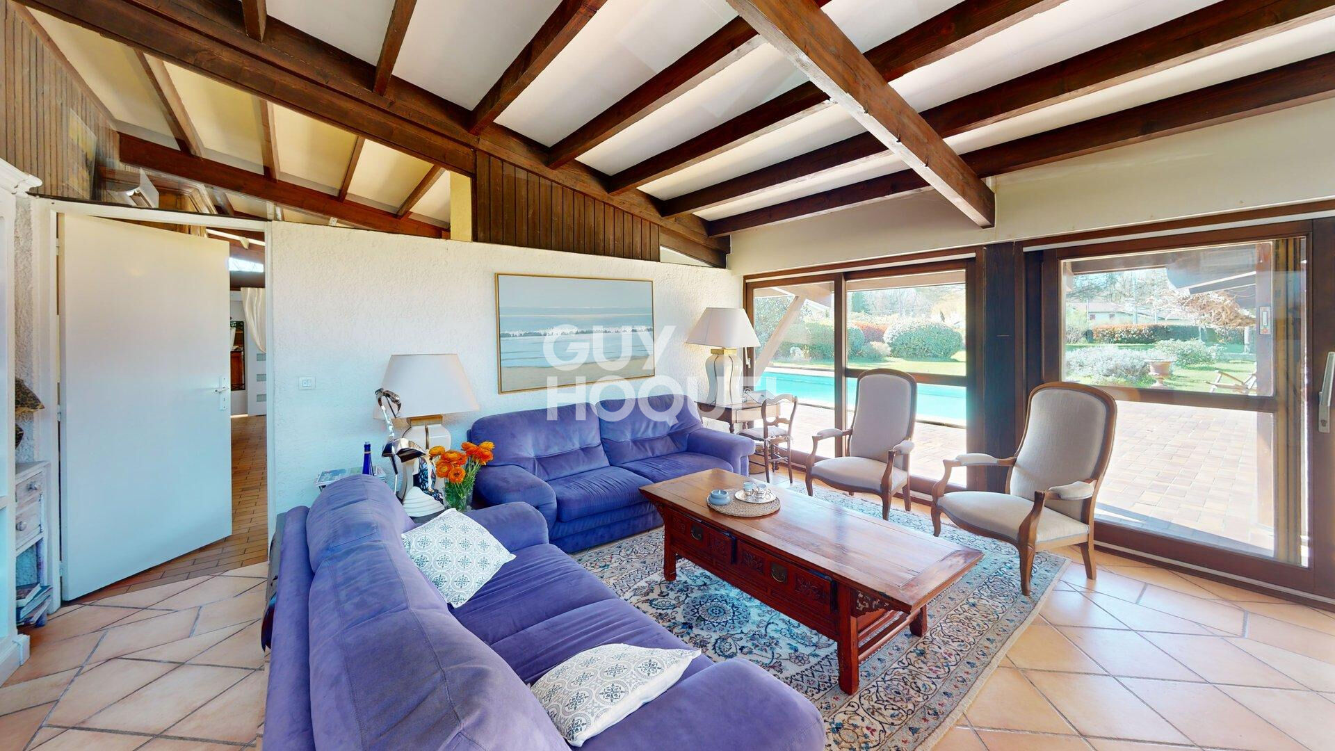 À Saint-Selve, cette Maison d'Architecte esprit bassin coche toutes les cases...