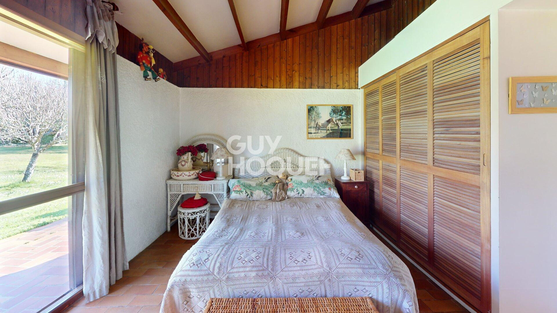 Proche LA BREDE cette Maison d'Architecte esprit bassin coche toutes les cases...