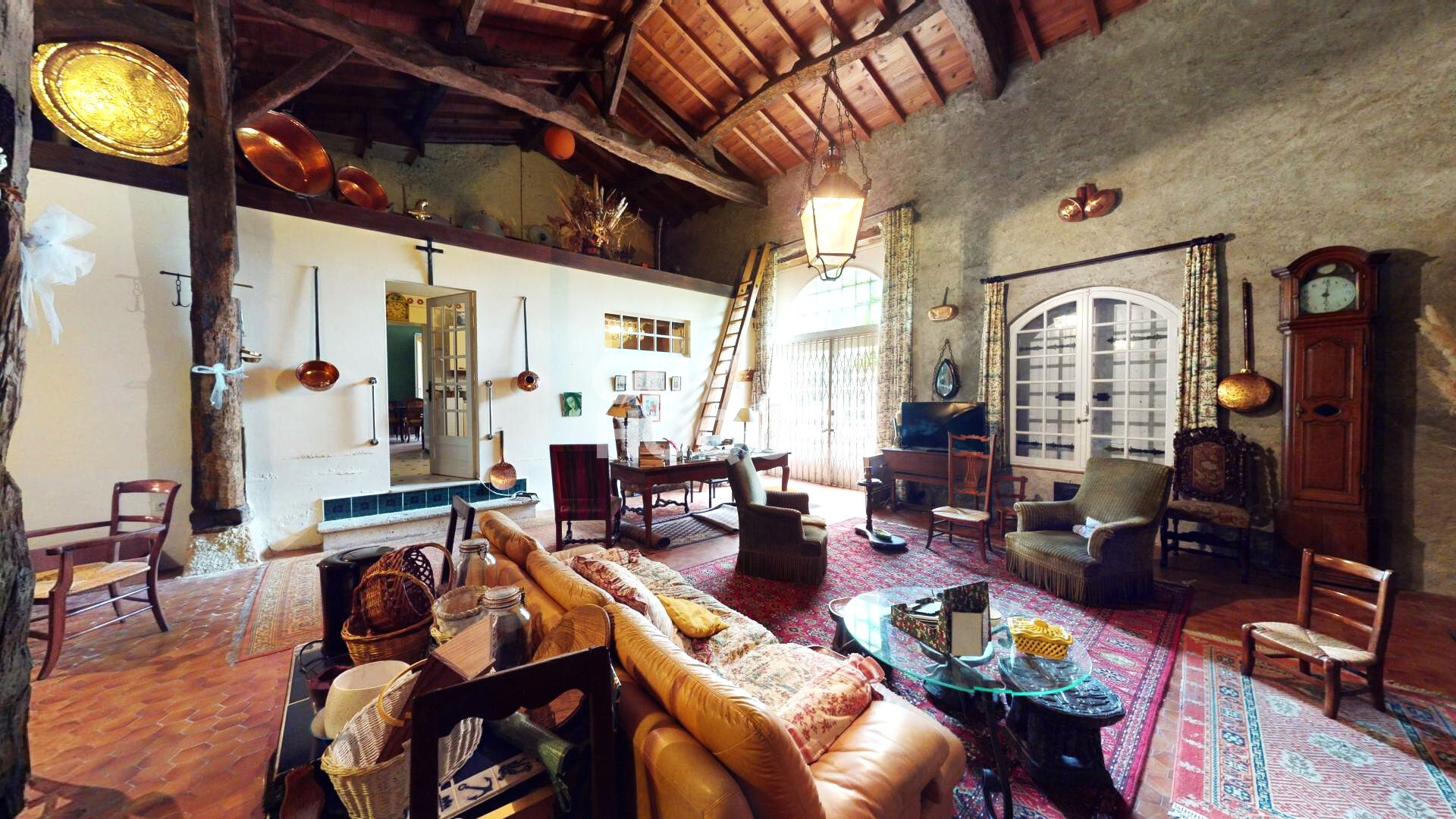 Ancien chai à réinventer  100 m²  Esprit loft