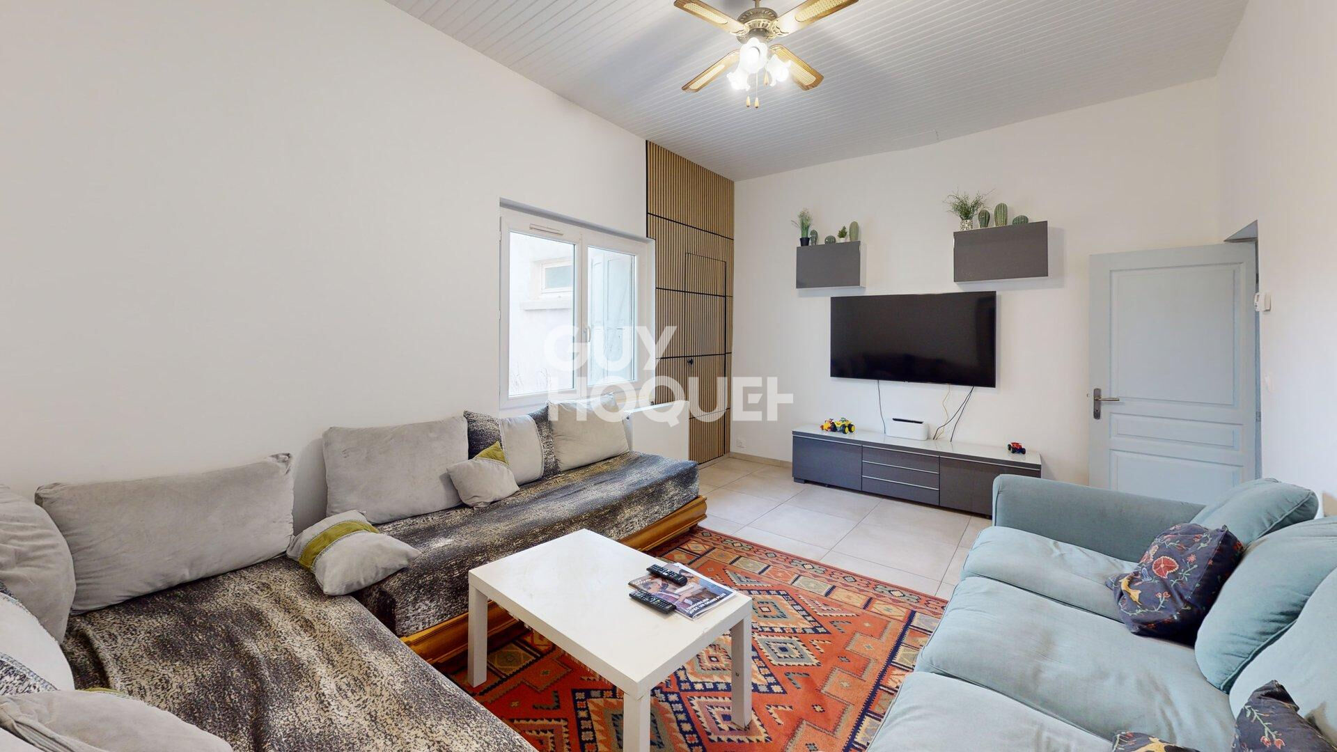 Maison en pierre avec jardin au calme