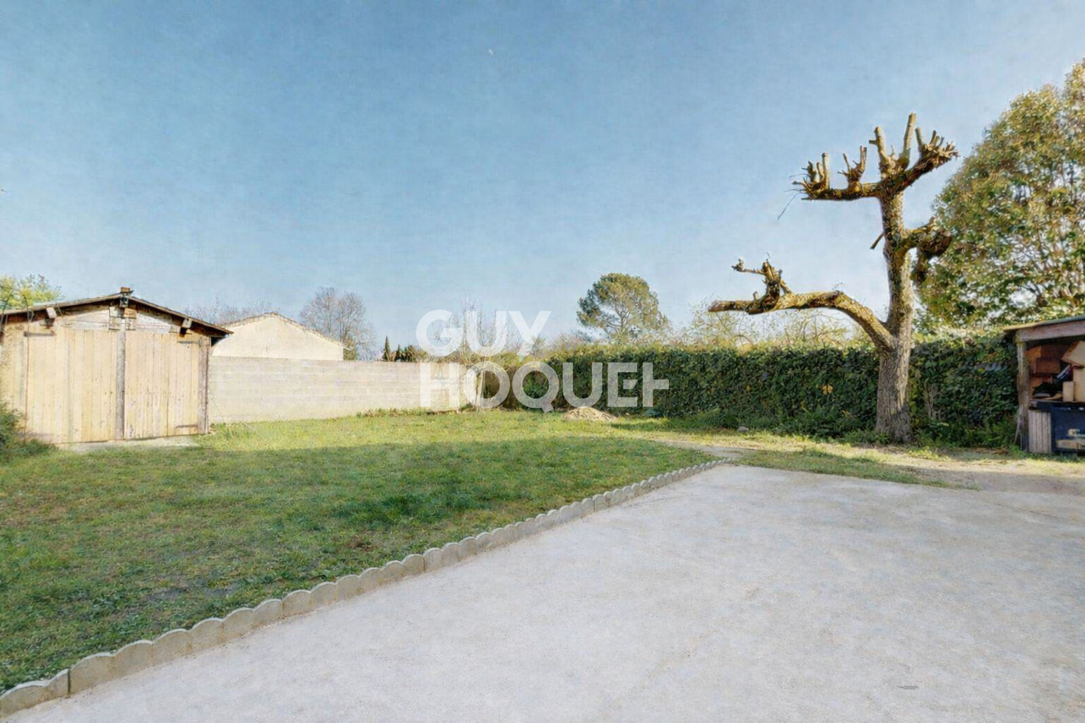 Maison en pierre avec jardin au calme