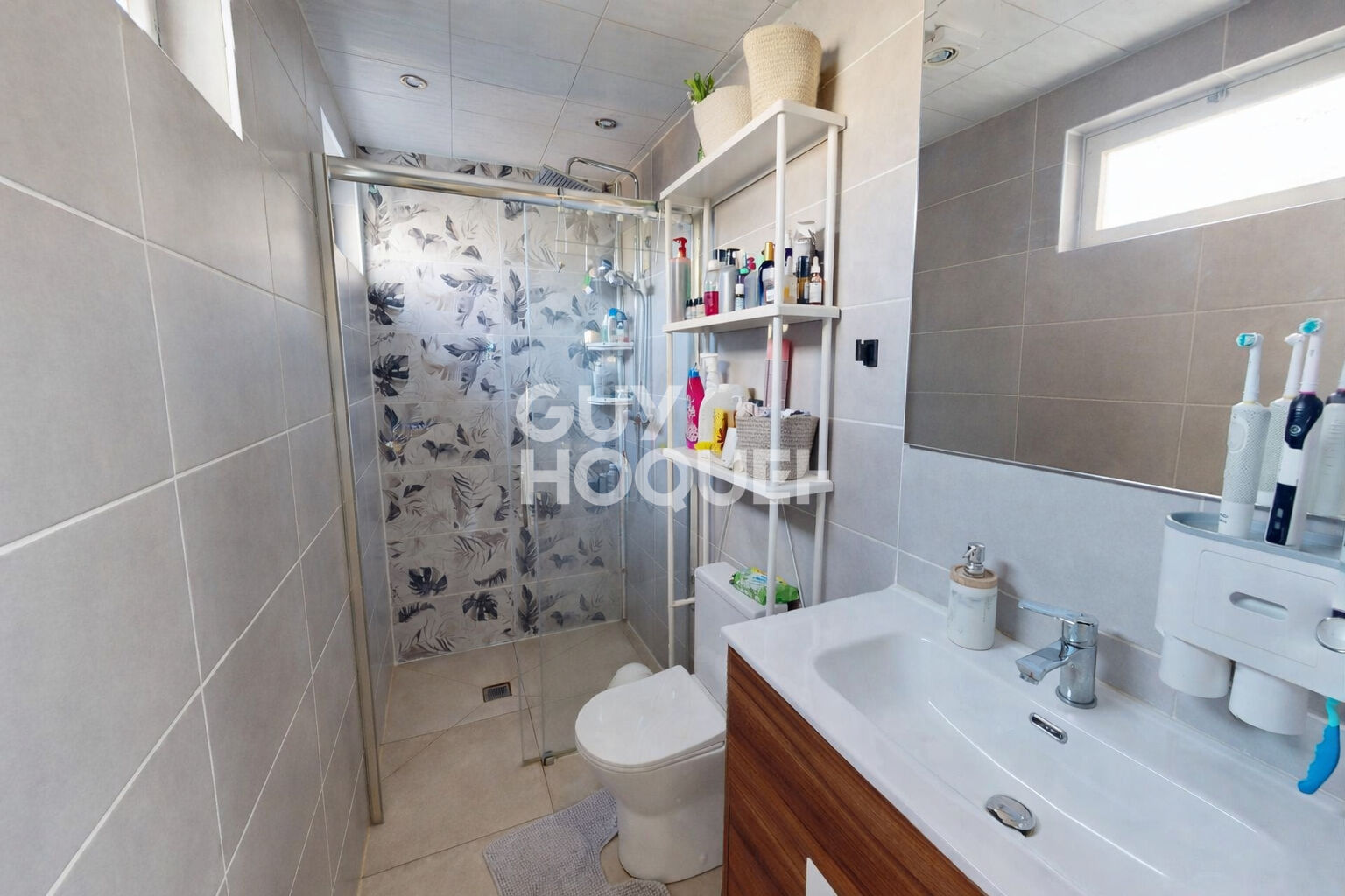 Maison en pierre avec jardin au calme