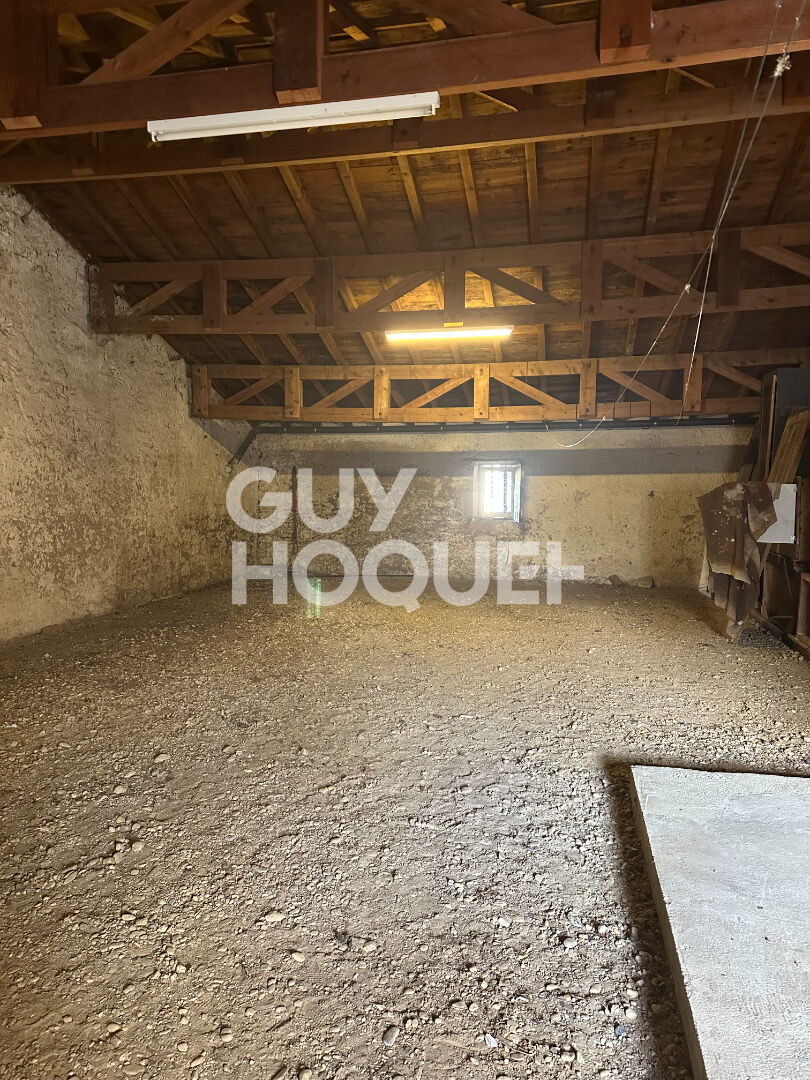 SAINT SELVE  Garage à transformer avec jardin