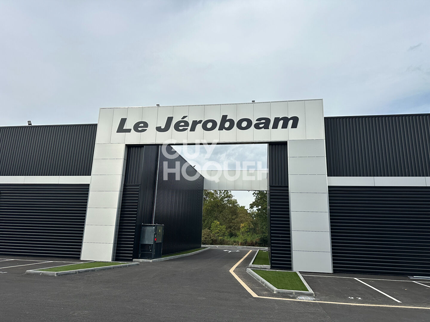 LOCAL ACTIVITE    A LA  BREDE A LOUER