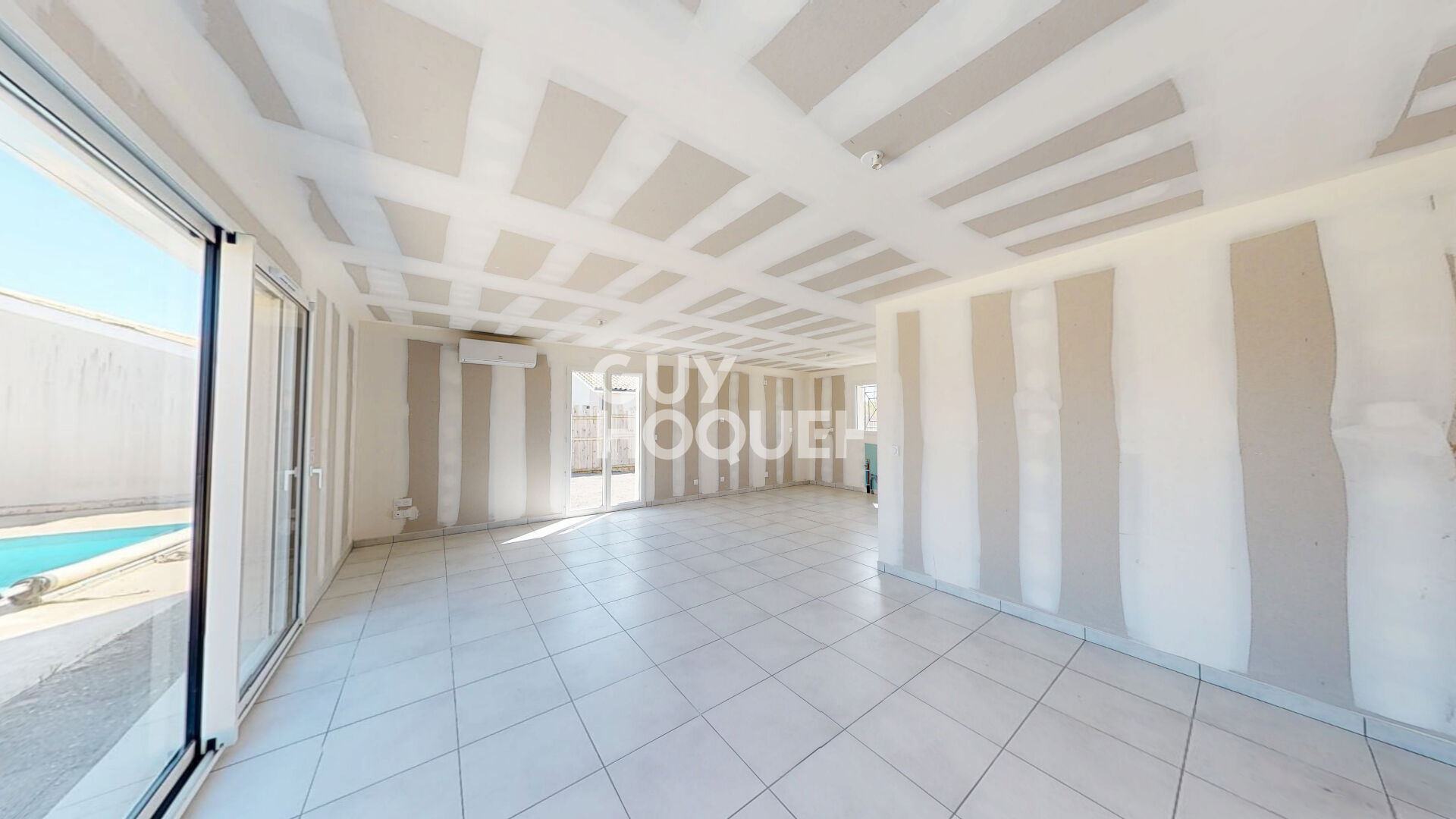 Maison neuve avec piscine