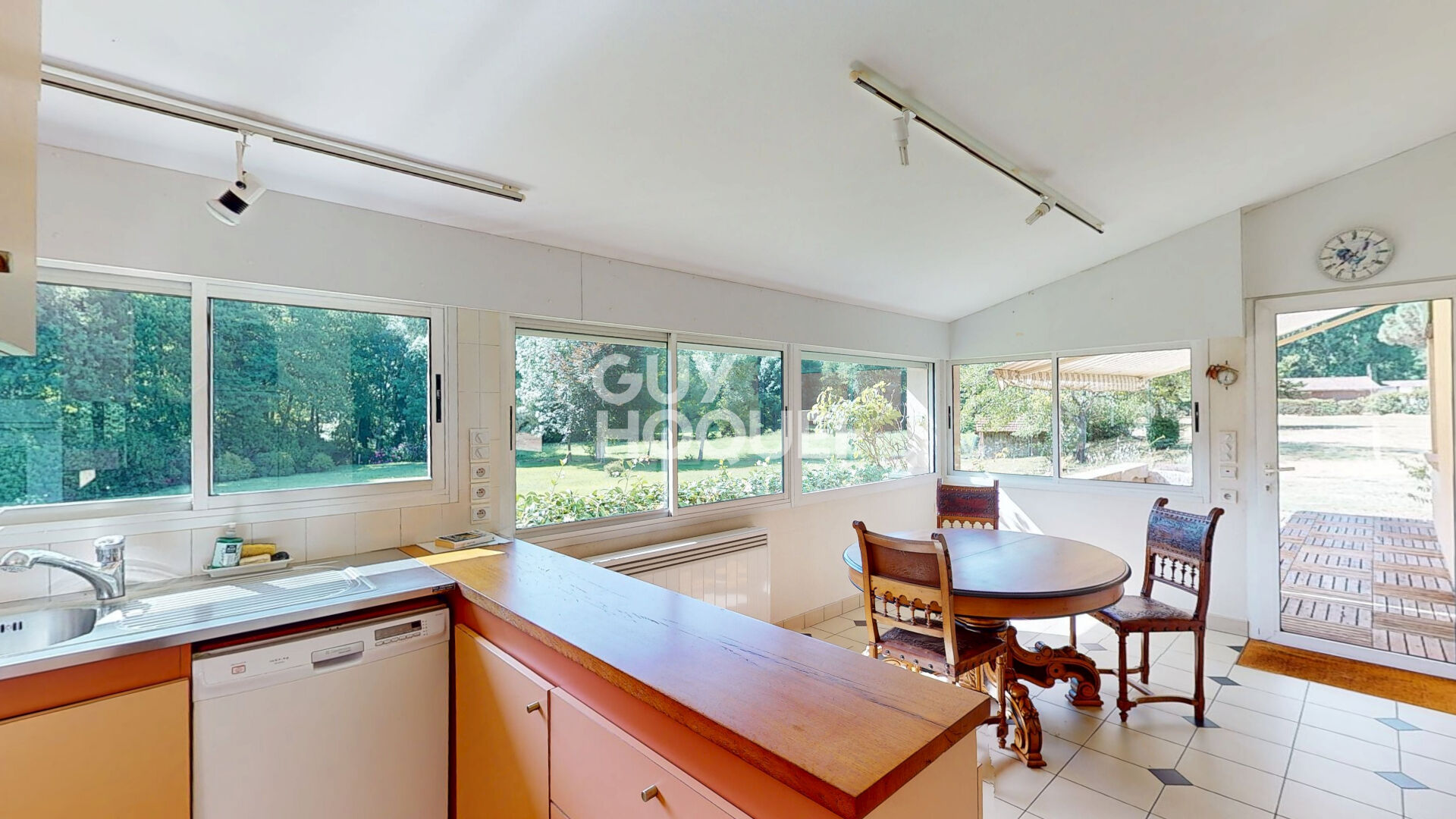Maison à vendre 225 m2, dépendances et Parc