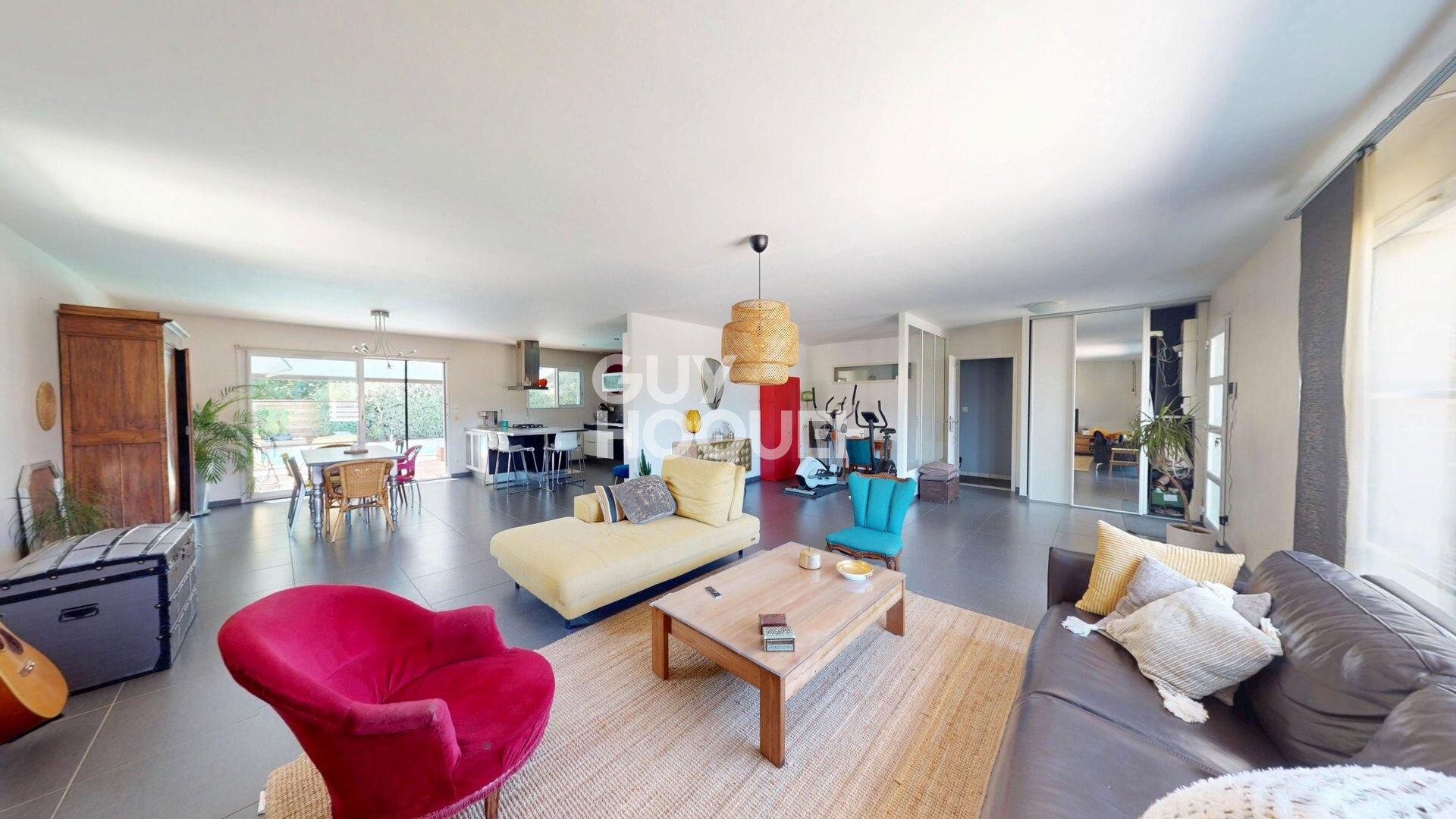 Maison plain pied, au calme, piscine, garage