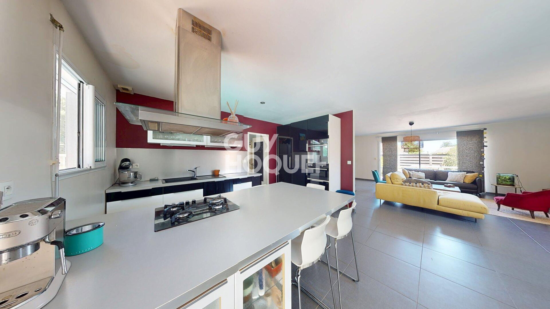 Maison plain pied, au calme, piscine, garage