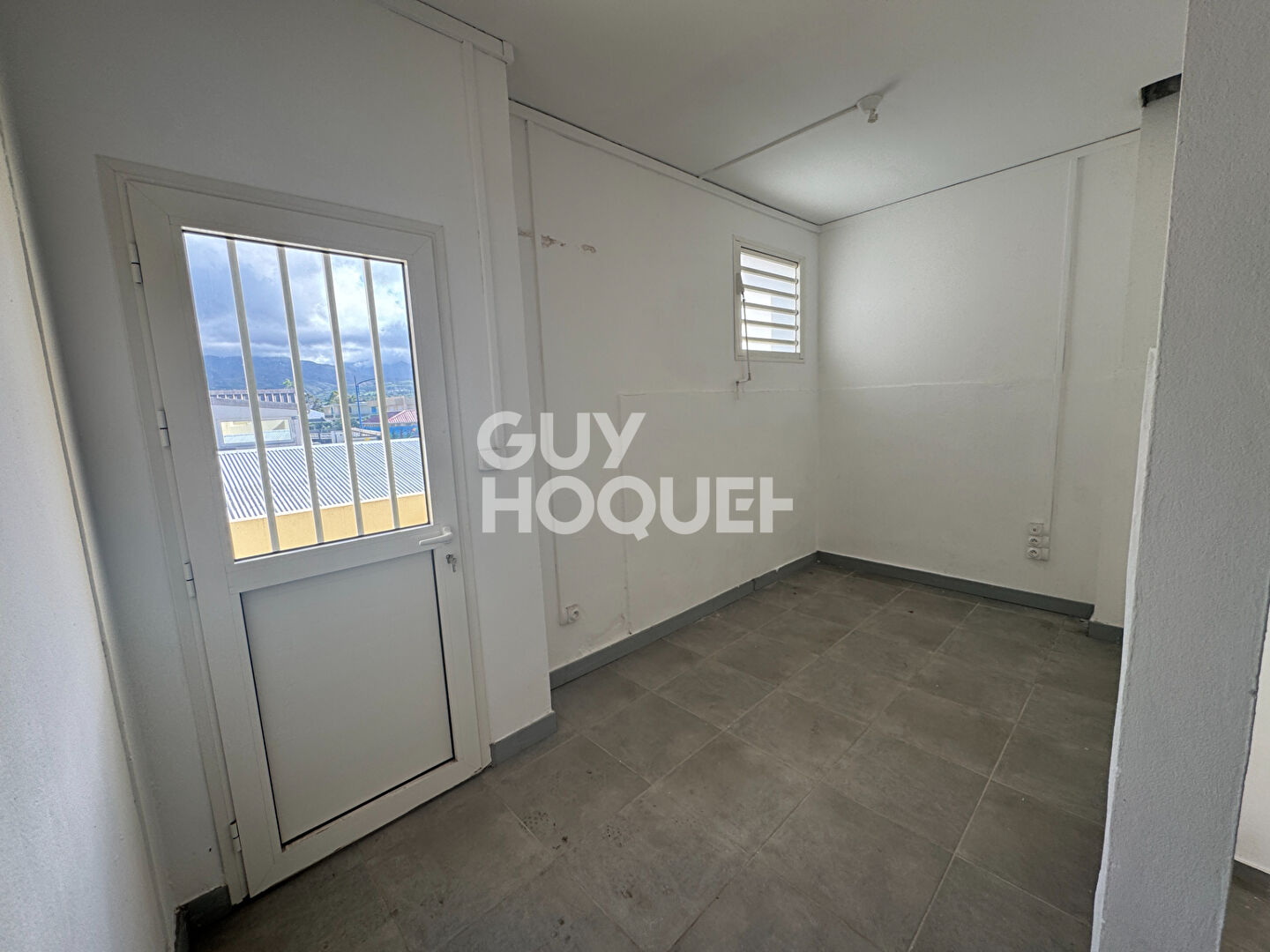 Local commercial Saint Benoit  de 119m2