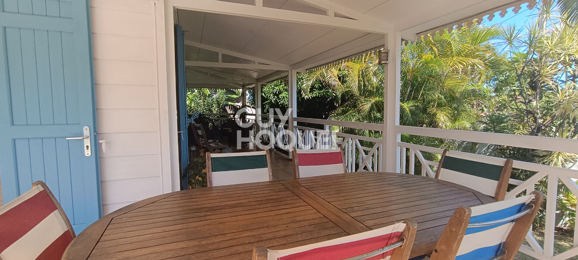 Maison d'exception nichée dans un écrin de verdure au Centre-ville de Saint-Pierre