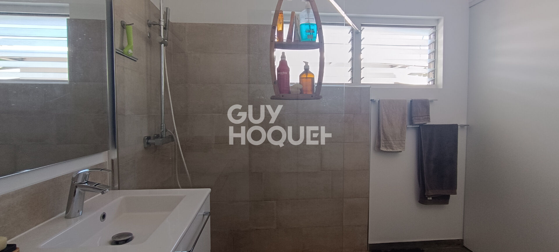 Maison d'exception nichée dans un écrin de verdure au Centre-ville de Saint-Pierre