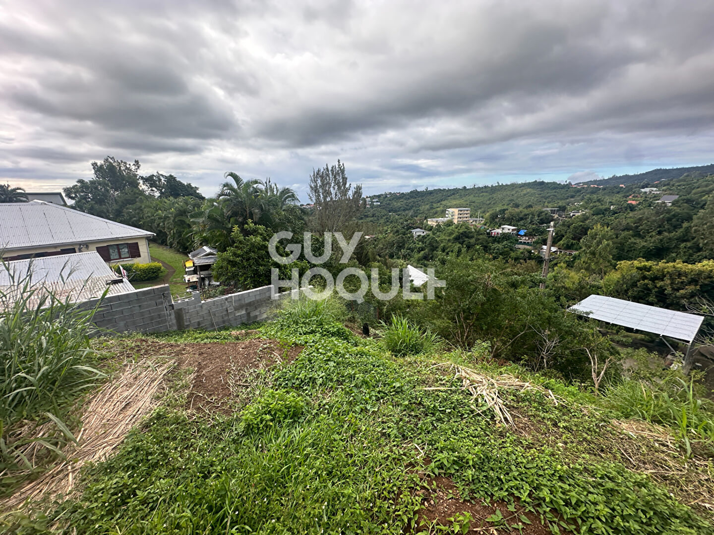 À VENDRE  Terrain constructible de 576 m² à Saint-Bernard