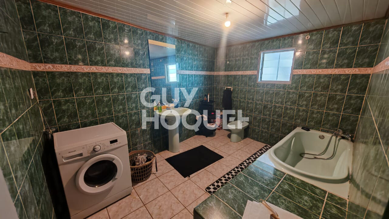 Maison  8 pièces 233.83 m2