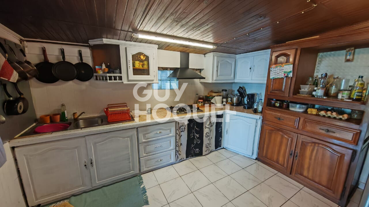 Maison  8 pièces 233.83 m2