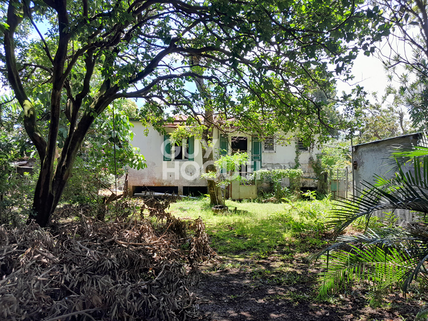 AU COEUR DE LA VILLE SUR UNE PARCELLE DE 1307 m² CONSTRUCTIBLE