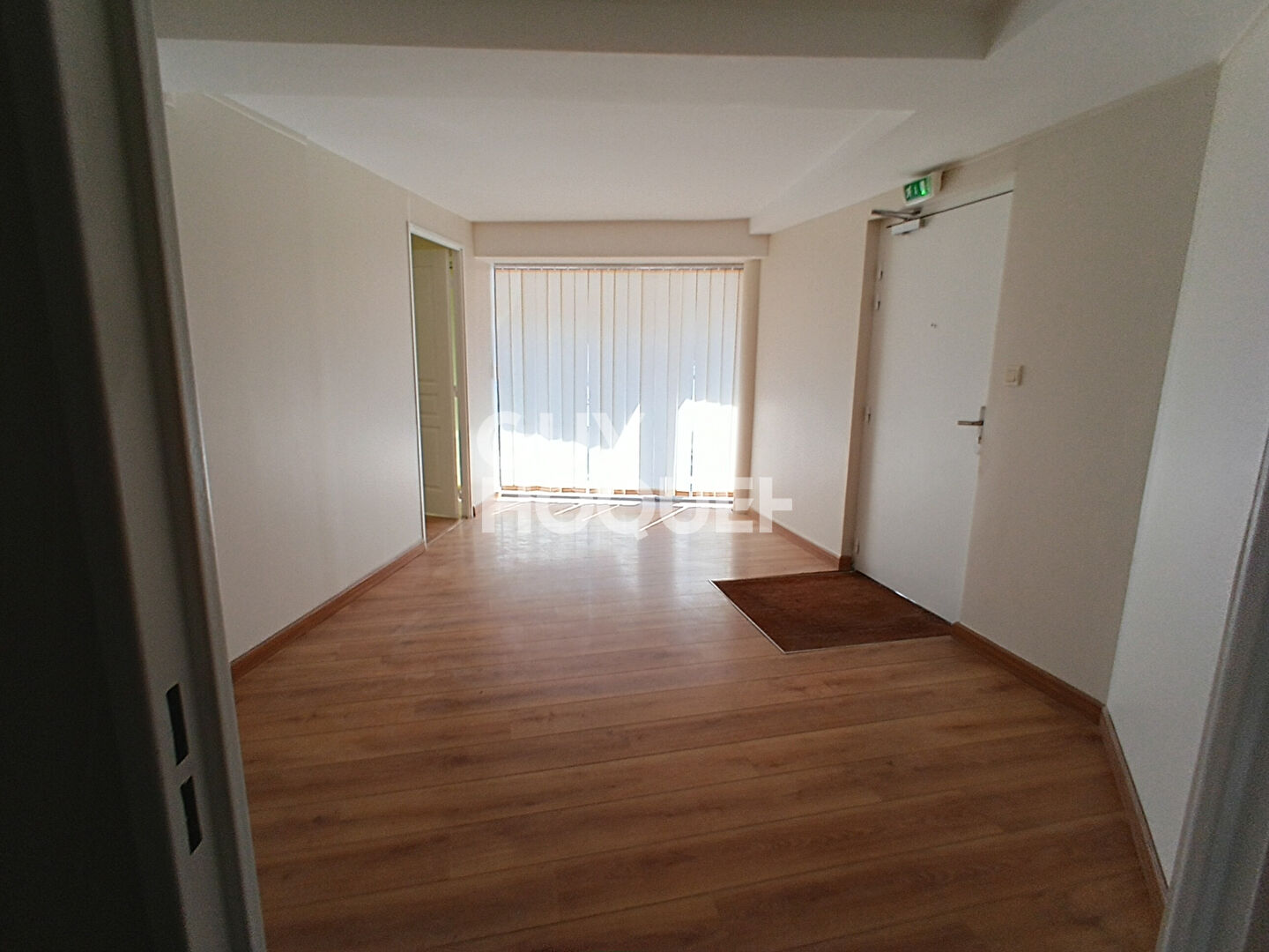 A louer local commercial  de 83 m² Saint Pierre  