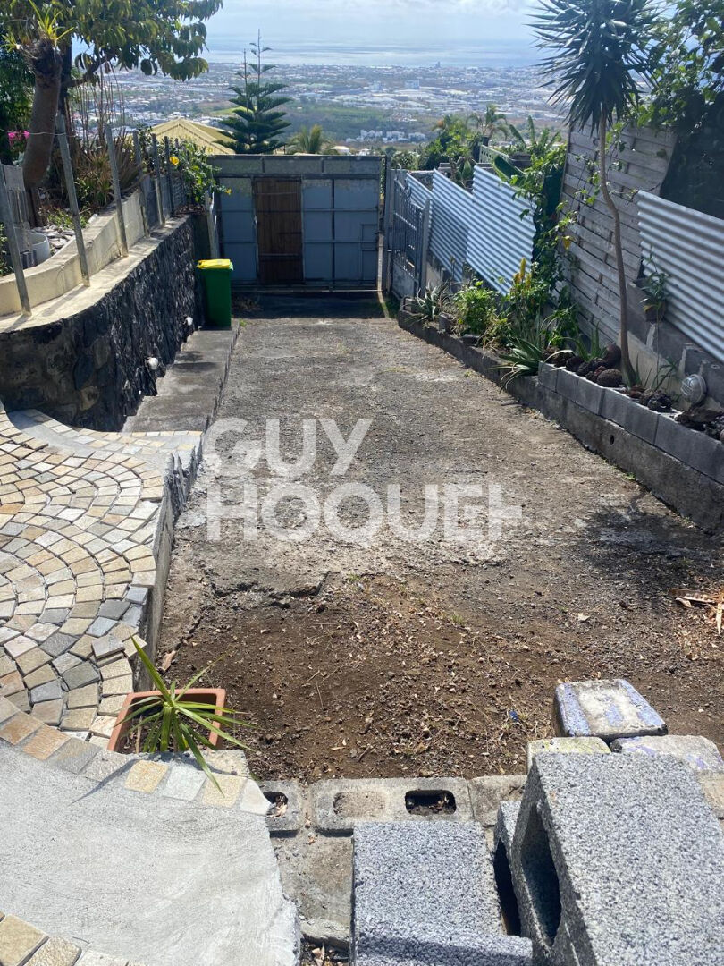 Havre de paix à mi-pente à La Possession, avec vue exceptionnelle sur le port et l'océan