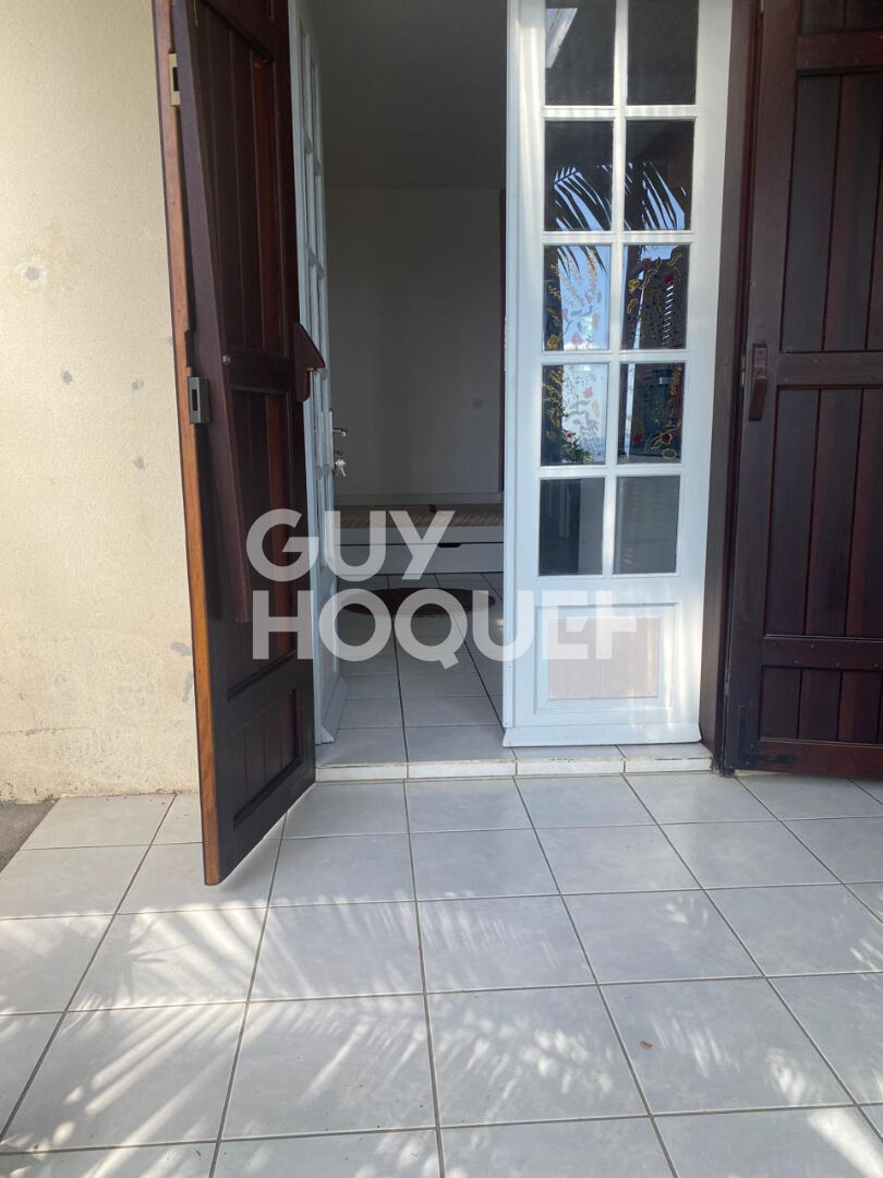 Havre de paix à mi-pente à La Possession, avec vue exceptionnelle sur le port et l'océan