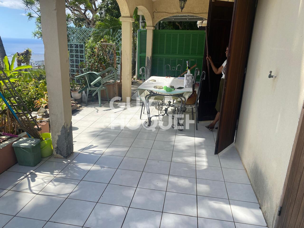 Havre de paix à mi-pente à La Possession, avec vue exceptionnelle sur le port et l'océan