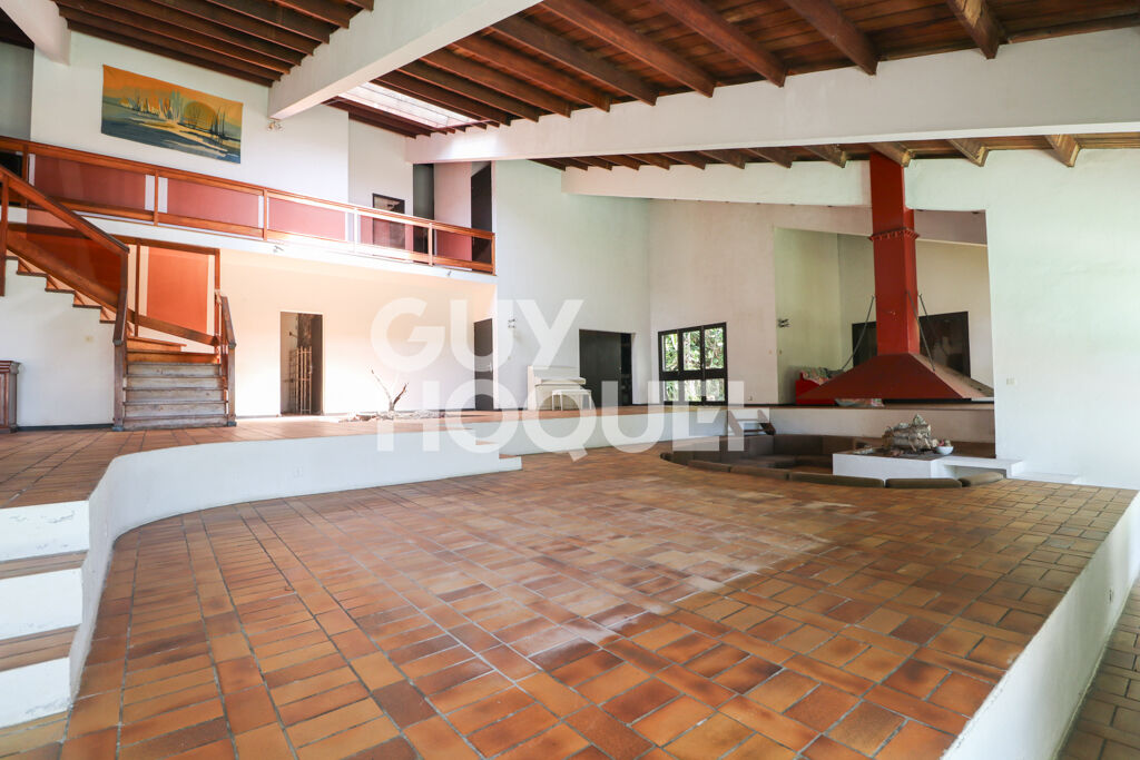 Bellepierre  Propriété de caractère à réinventer, vue mer