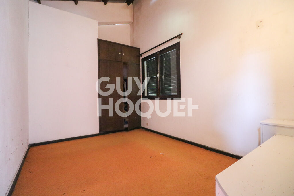 Bellepierre  Propriété de caractère à réinventer, vue mer