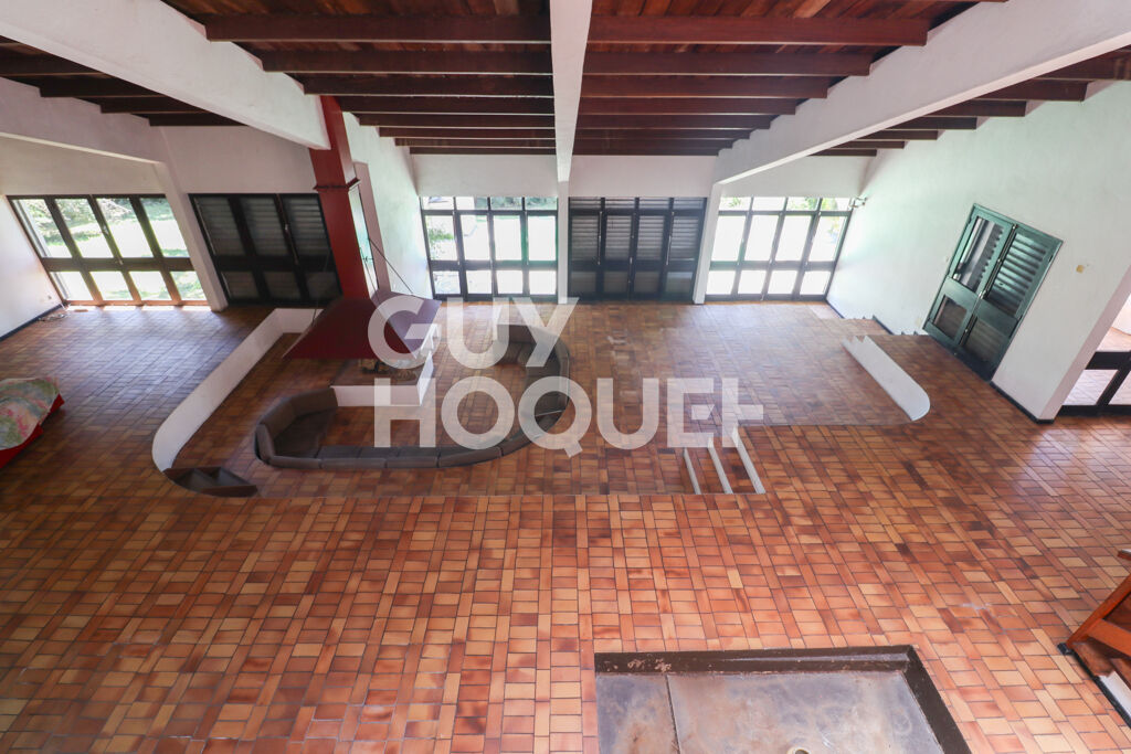 Bellepierre  Propriété de caractère à réinventer, vue mer