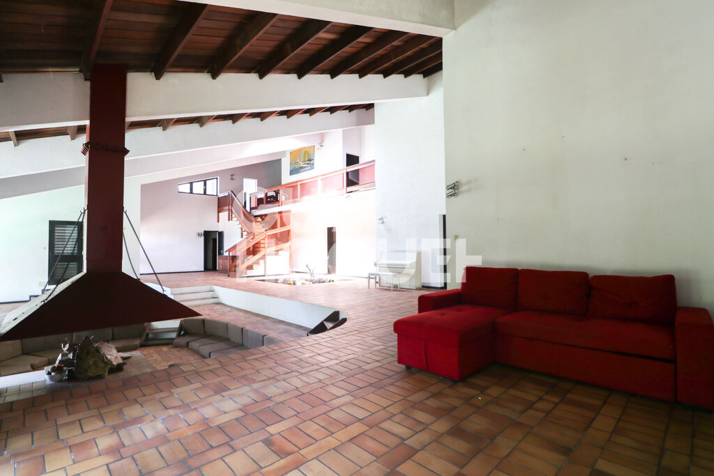 Bellepierre  Propriété de caractère à réinventer, vue mer