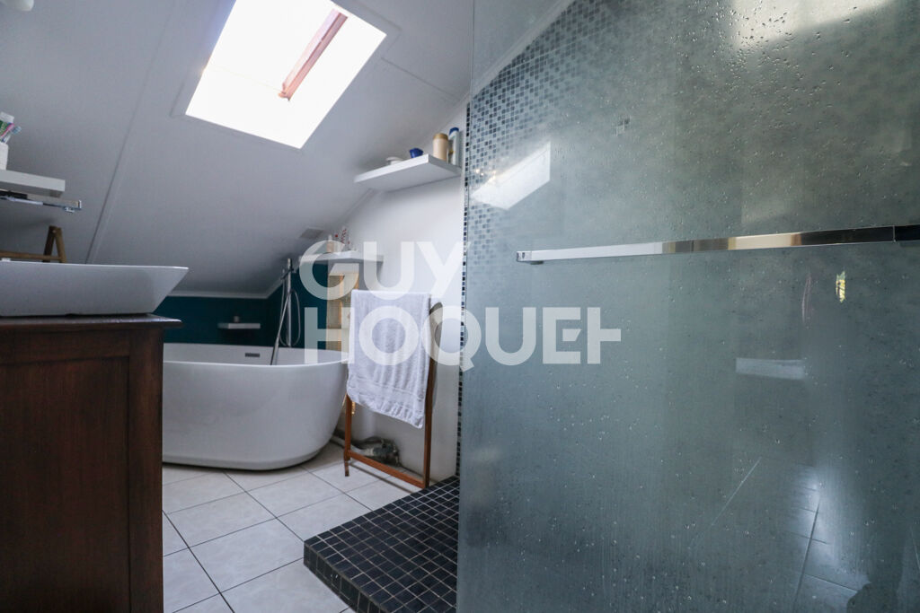VILLA T6/7 avec piscine + Garage