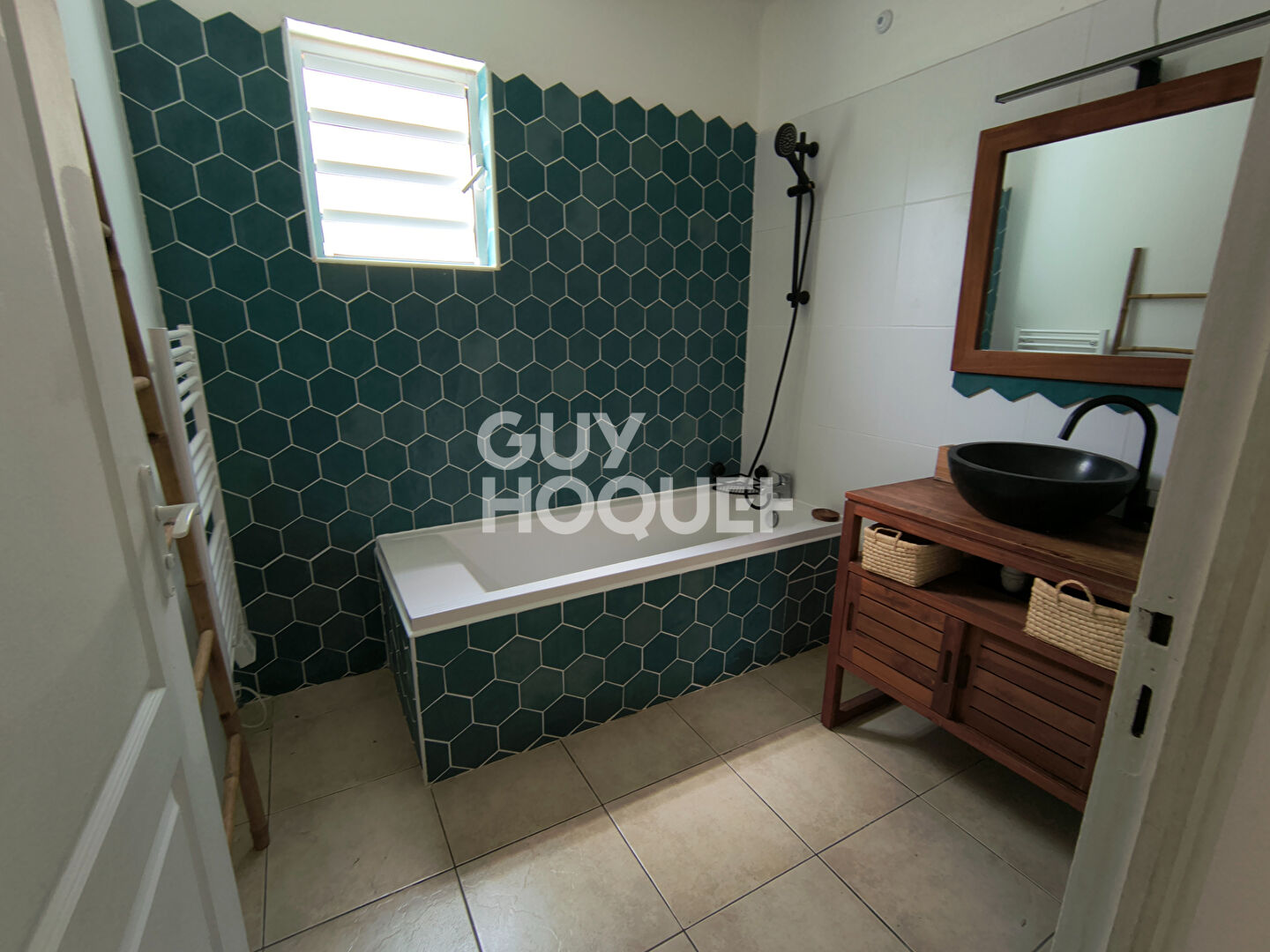 Maison meublée  F6 de 104.35 m²  12 ème