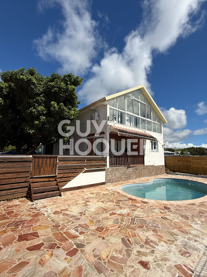 Maison 6 pièces 172 m² · à Sainte Suzanne · 172 m² · 383 000 €