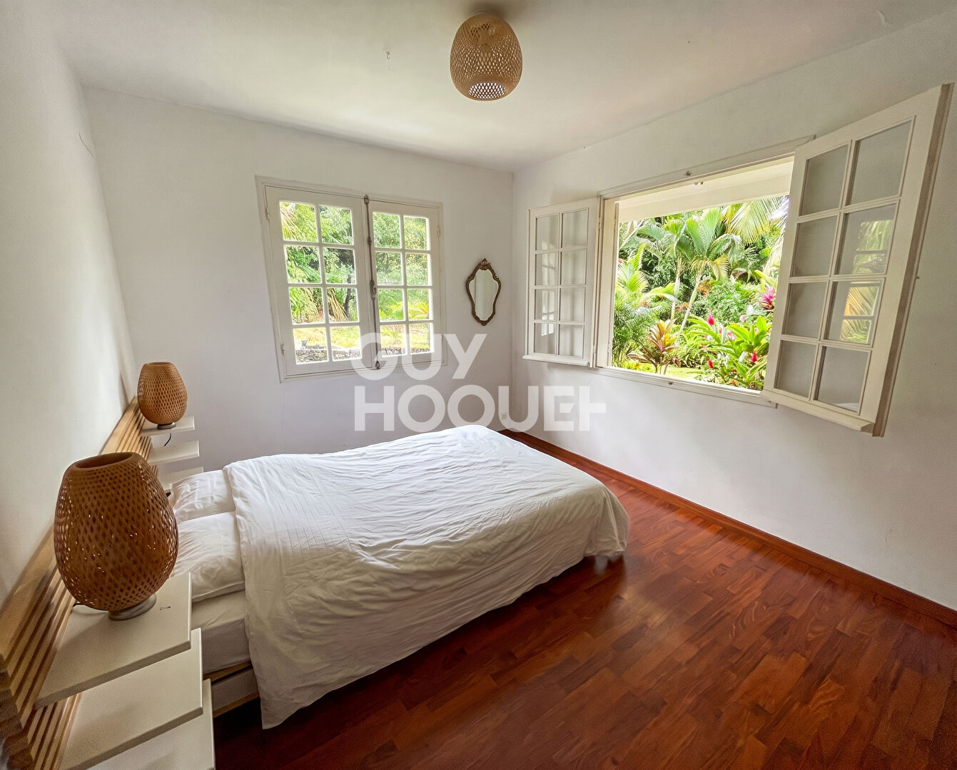 VILLA T6 de 238m² sur terrain de 2896 m² - BDN STE CLOTILDE