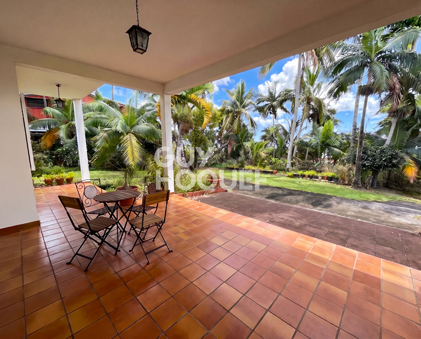 VILLA T6 de 238m² sur terrain de 2896 m² - BDN STE CLOTILDE