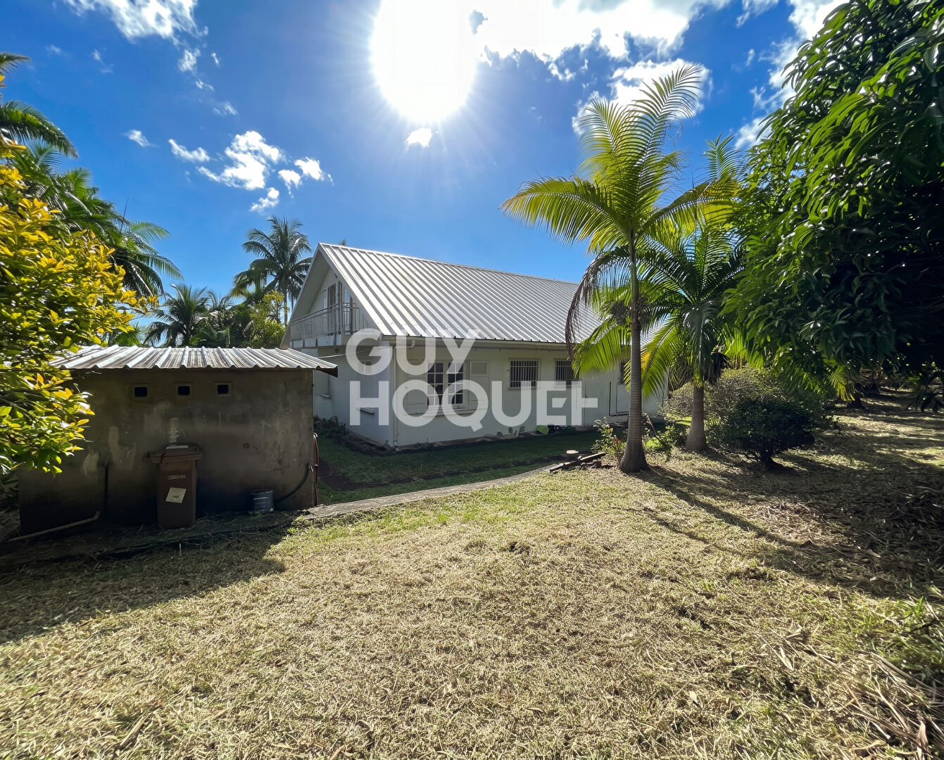 VILLA T6 de 238m² sur terrain de 2896 m² - BDN STE CLOTILDE
