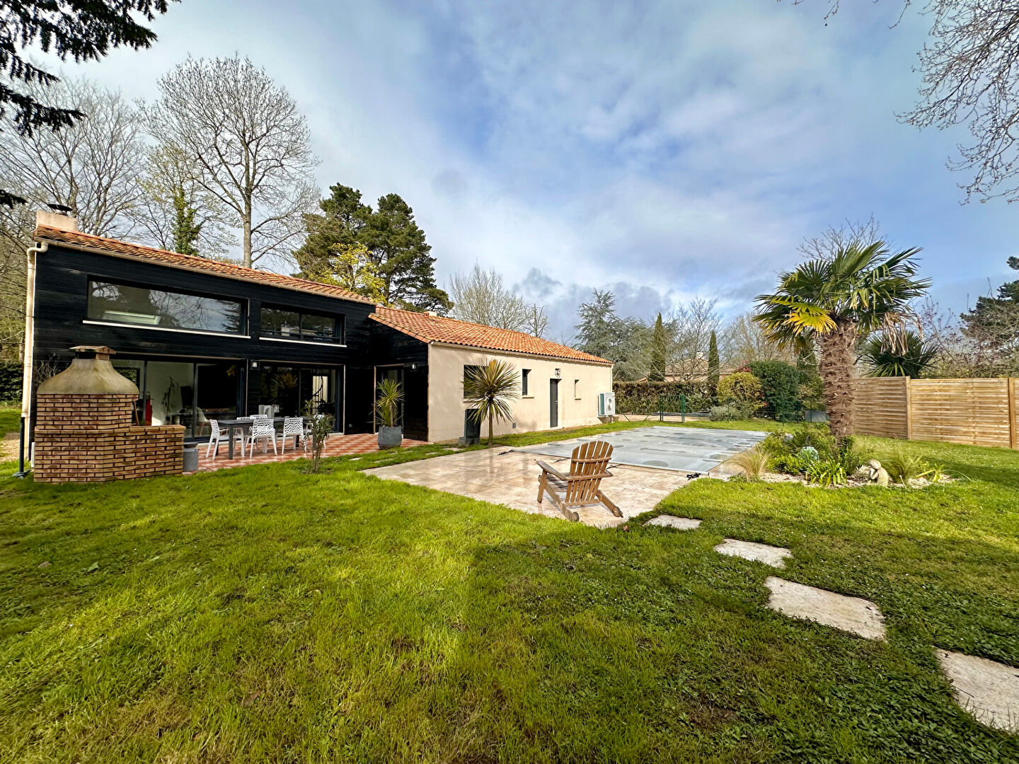 Maison plainpied Basse Goulaine 6 pièce(s) 4 chambres Piscine