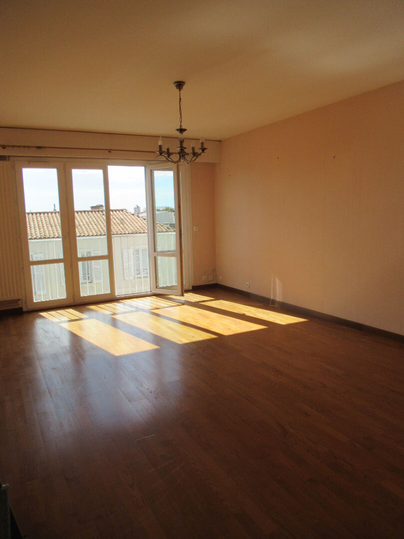 Photo T3 ASCENSEUR CENTRE PARKING CAVE image 1/4