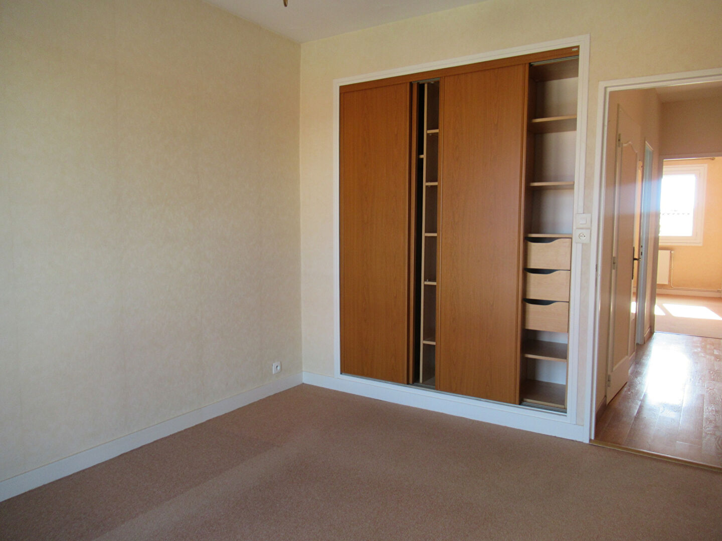 Photo T3 ASCENSEUR CENTRE PARKING CAVE image 3/4