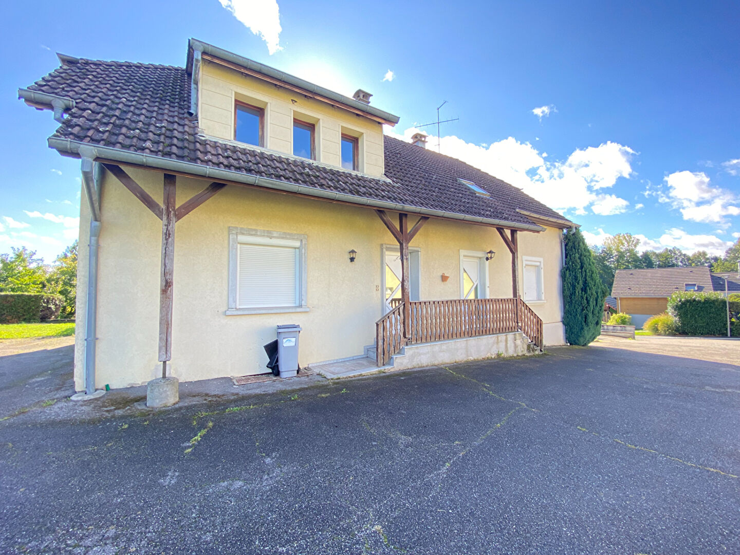Photo Immeuble Burnhaupt Le Haut 181 m²  avec 2 appartements image 1/6