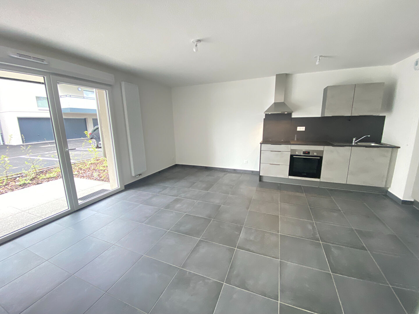 Photo VENTE : appartement  loué  - 2 pièces (43,36 m² Carrez)  avec TERRASSE / JARDIN  ET PLACE DE PARKING PRIVATIVE image 2/6