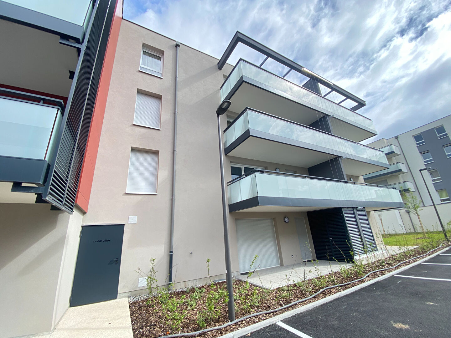 Photo VENTE : appartement  loué  - 2 pièces (43,36 m² Carrez)  avec TERRASSE / JARDIN  ET PLACE DE PARKING PRIVATIVE image 5/6