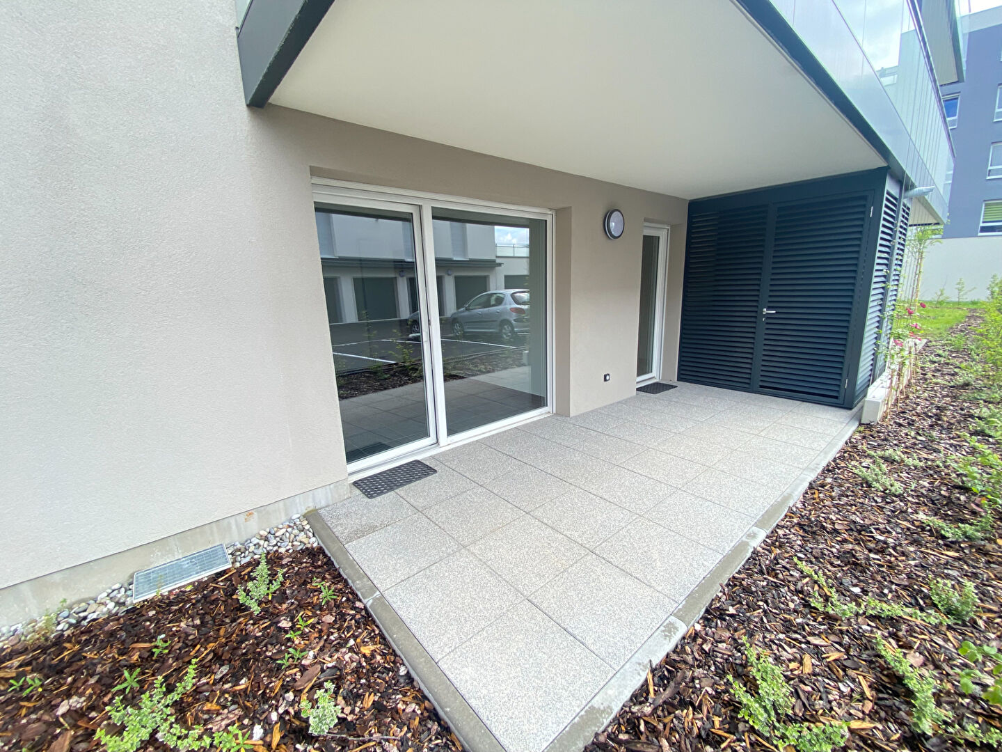 Photo VENTE : appartement  loué  - 2 pièces (43,36 m² Carrez)  avec TERRASSE / JARDIN  ET PLACE DE PARKING PRIVATIVE image 6/6