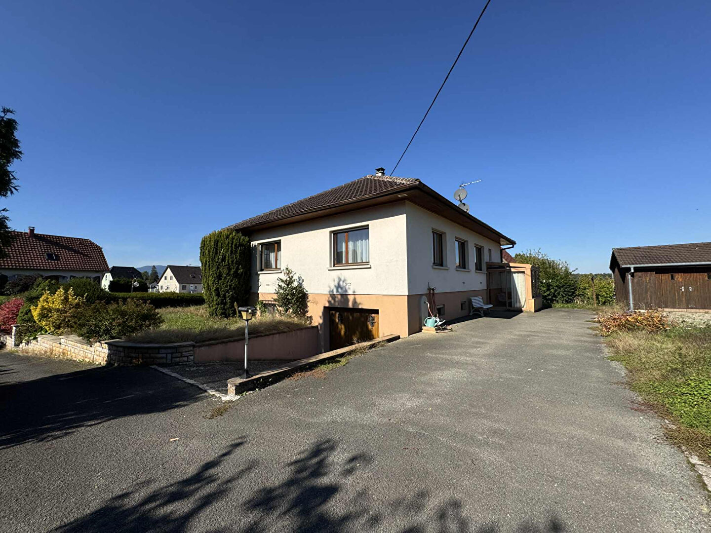 MAISON INDIVIDUELLE AVEC GRAND TERRAIN CONSTRUCTIBLE