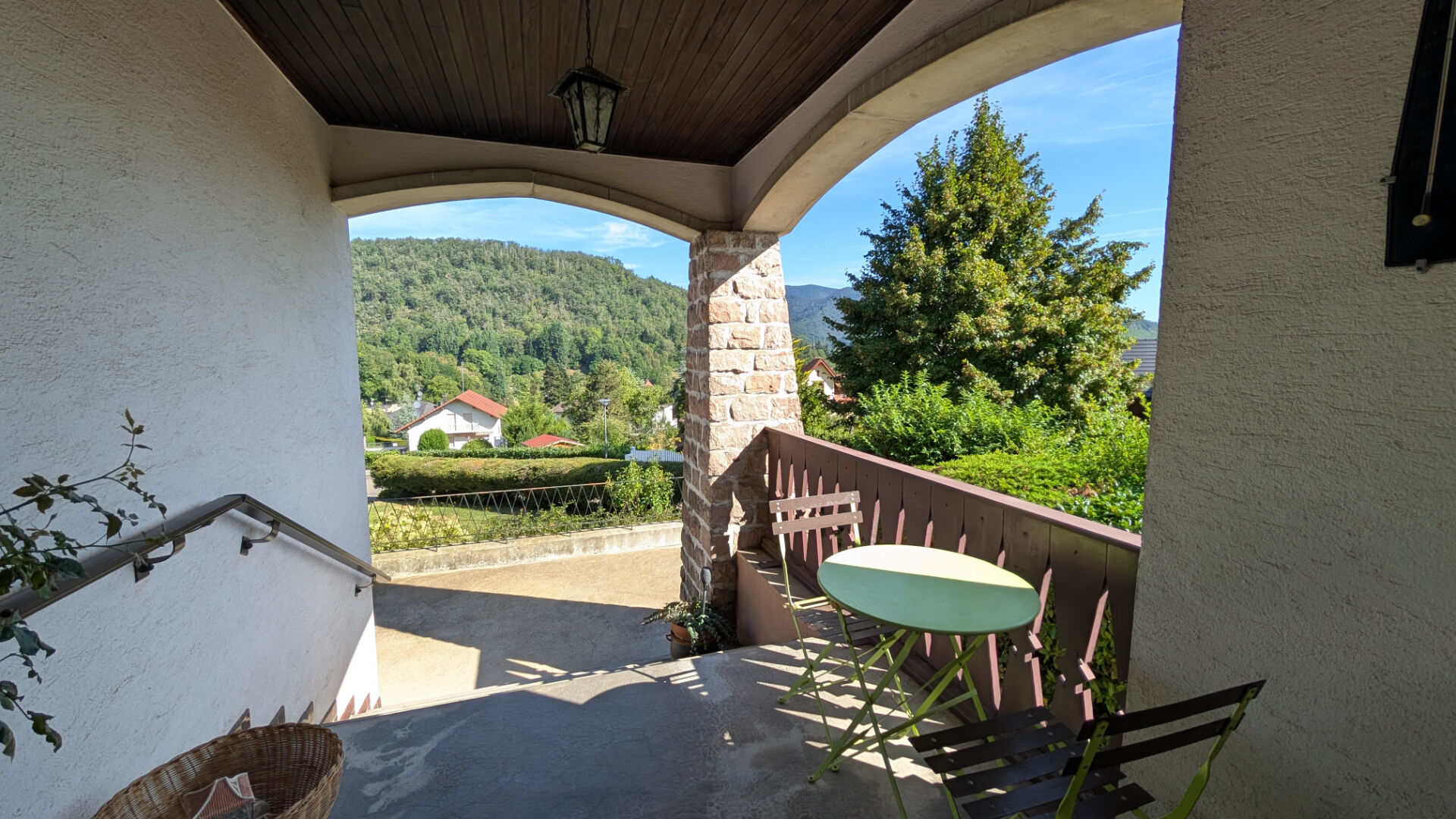 Photo Maison avec vue sur les montagnes image 3/6