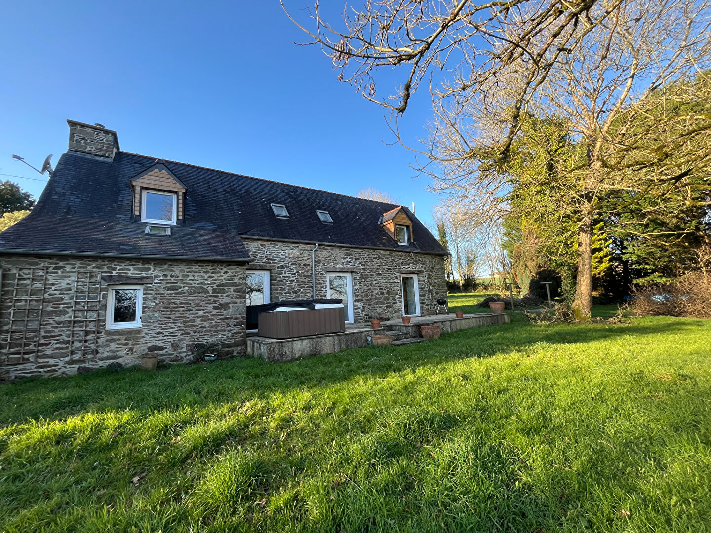 Photo Maison Loperec 8 pièce(s) 160 m2 image 1/6