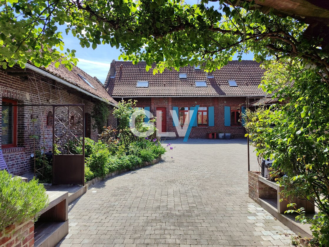Photo Ferme 5 pièce(s) 350 m2 + granges + logement attenant 3 chambres image 1/6