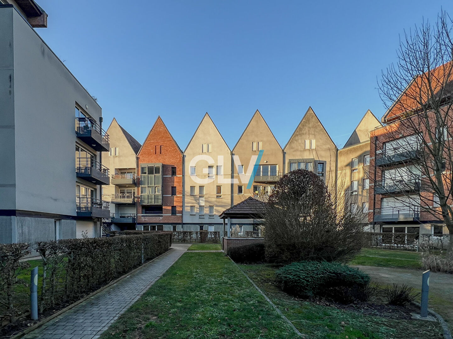Vieux Lille - Grand T2 - Balcon et box sous-terrain