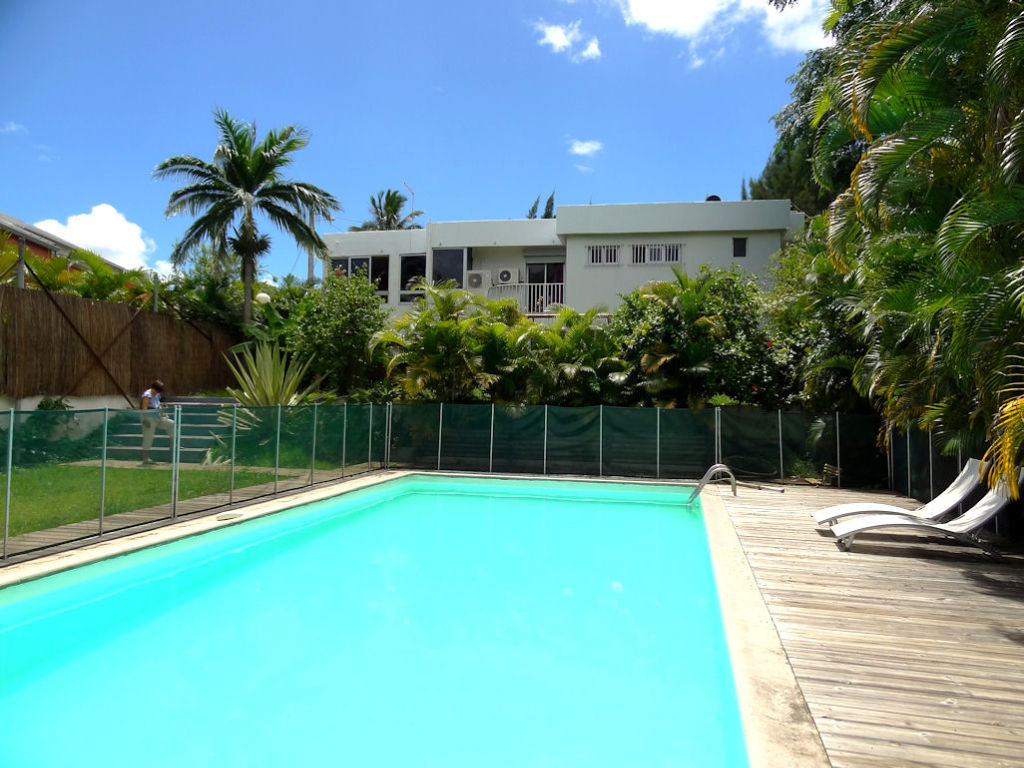 IDIMMO Ste Clotilde clinique, villa T9 avec piscine sur terrain
