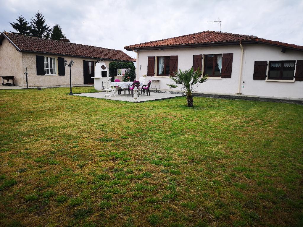 Propriété de deux maisons sur un terrain de 720m² Labouheyre 40210