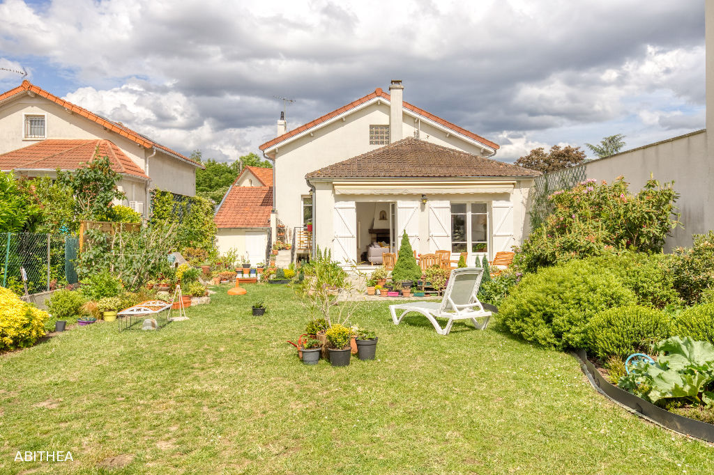 Maison indépendante sur sous sol 77170
