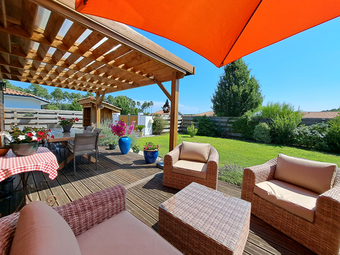 Agence immobilière de 
 Tosse Immo - AGENCE DES PINS 
